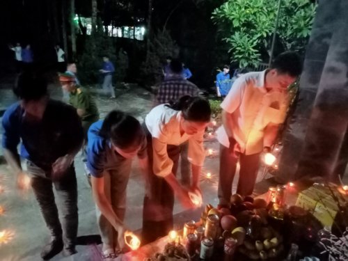 thắp nến.jpg