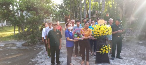 c chanh dâng hương.jpg