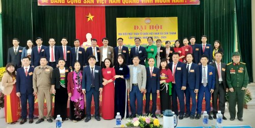 BCH chụp cùng lãnh đạo xã huyện.jpg