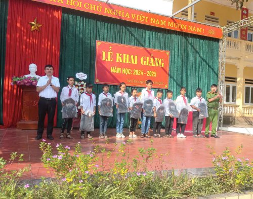 hồng, quang.jpg