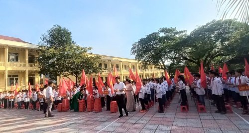 đón học sinh vào lớp 6.jpg